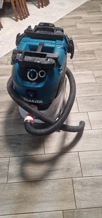 Прахосмукачкa Makita VC4210L