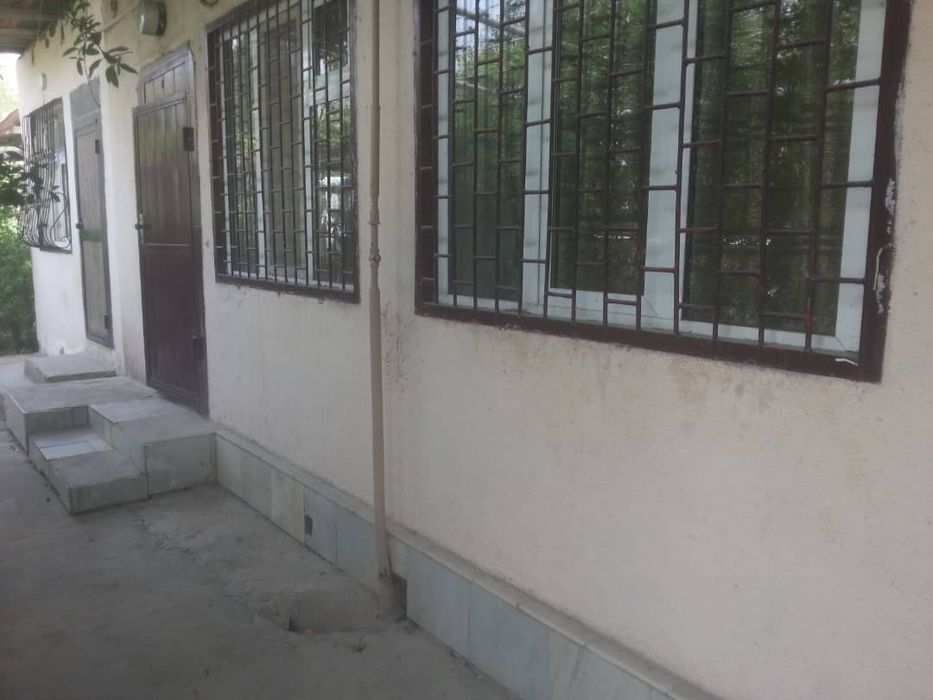 Продается коттедж за ЦУМОМ. Коттедж сотилади