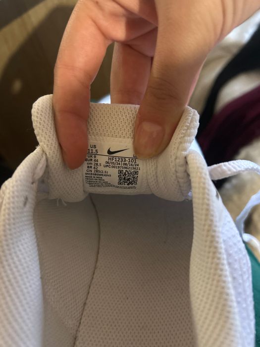 Унисекс Nike Air Max Nuaxis мръснобял,сребрист модел