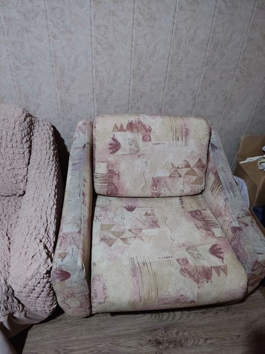 Продам два  кресла