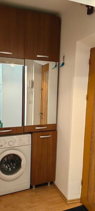 Închiriez garsoniera, super central, et 1