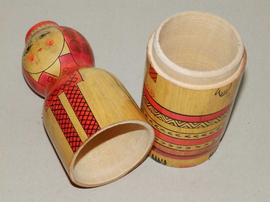 Различни стари предмети, различни цени