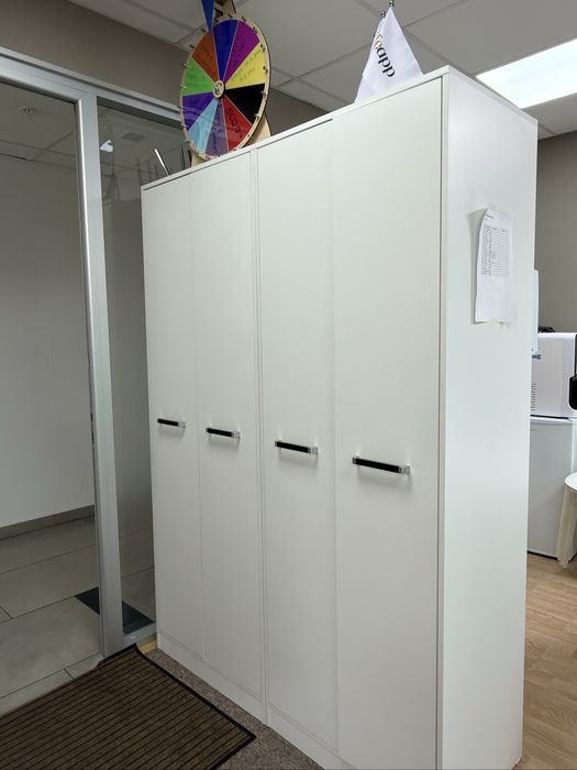 белые шкафы длинные