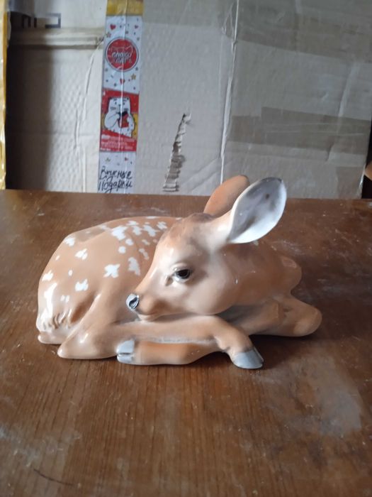 Продам статуэтку фарфоровую