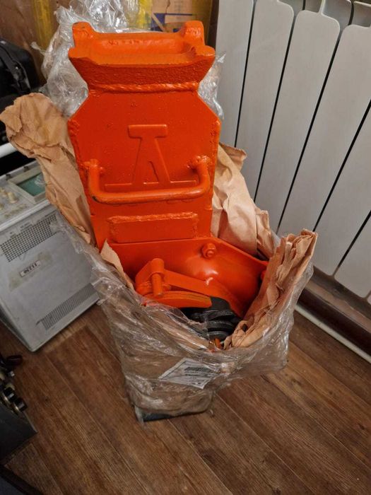 Продам домкрат ДР-8М