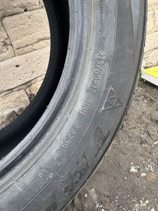 Продам 2 шины Triangle 215/60/r17