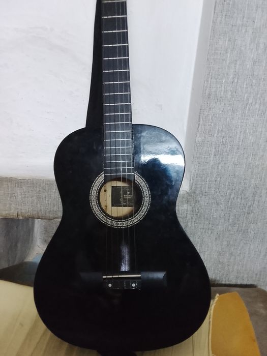 Продам гитару...