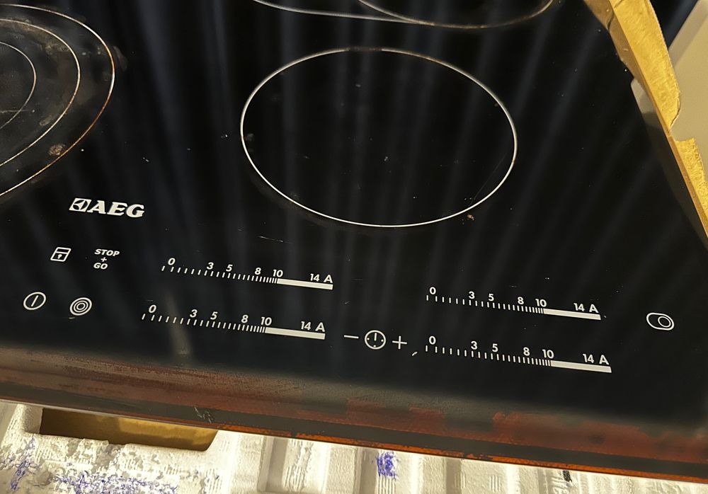 AEG Котлони за вграждане 60/60 см - троен, двоен и два единични.