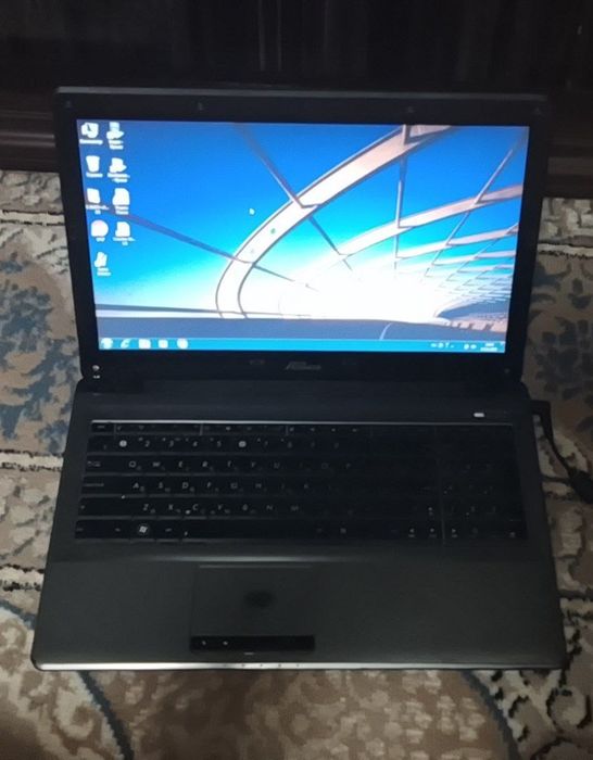 Noutbuk asus sotiladi