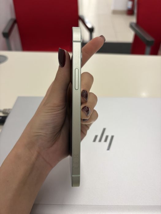 Telefon Iphone 12 -capacitate stocare 64 GB