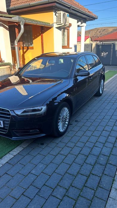 Vând Audi A4 2015