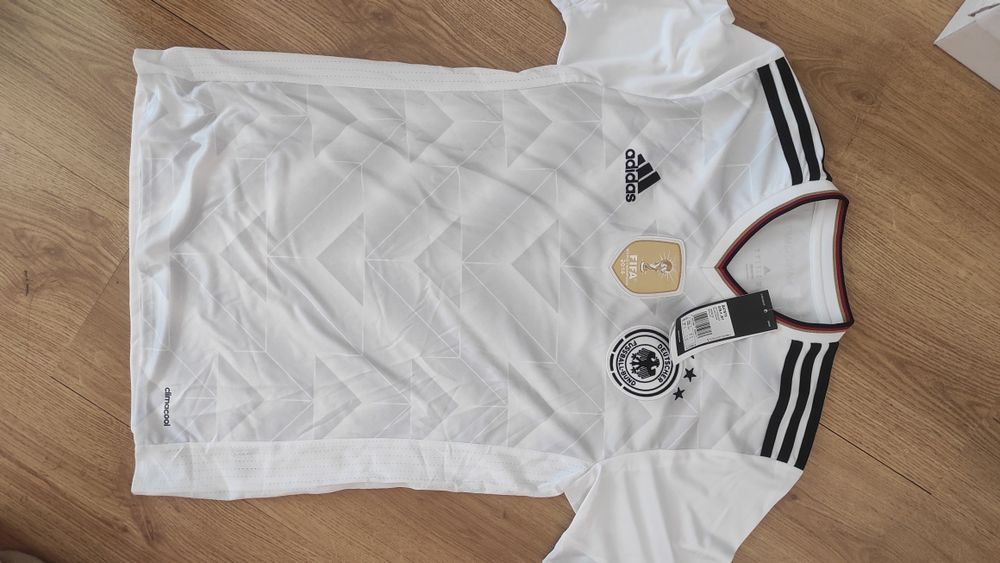 Ново футболна тениска Адидас