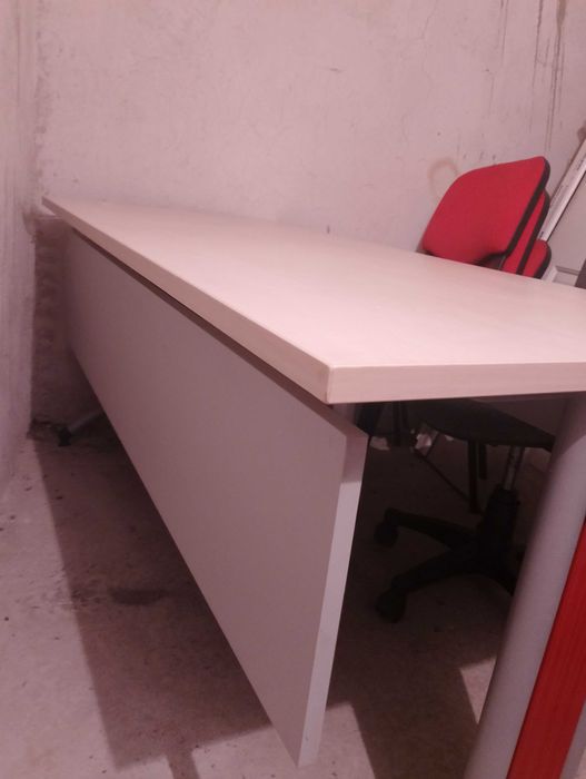 Бюро за офис или за детска стая.