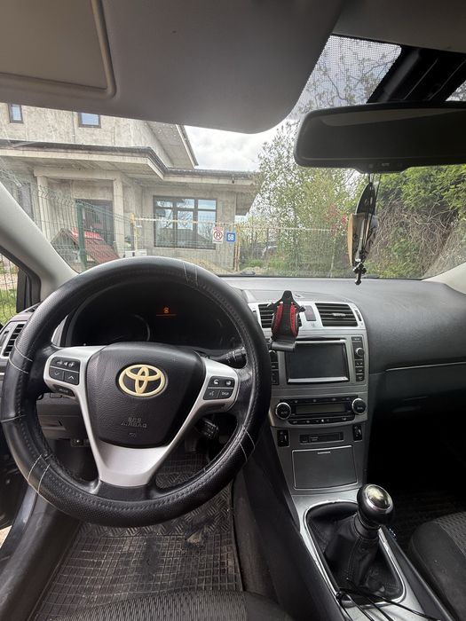 Toyota avensis 2012