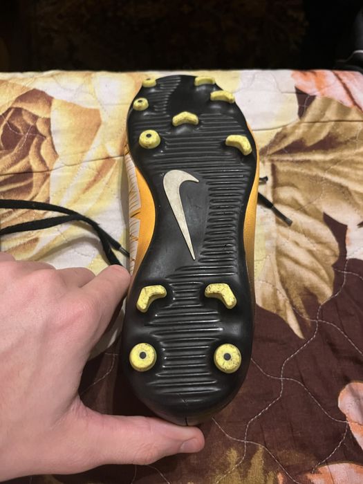 Футболни бутонки nike mercurial