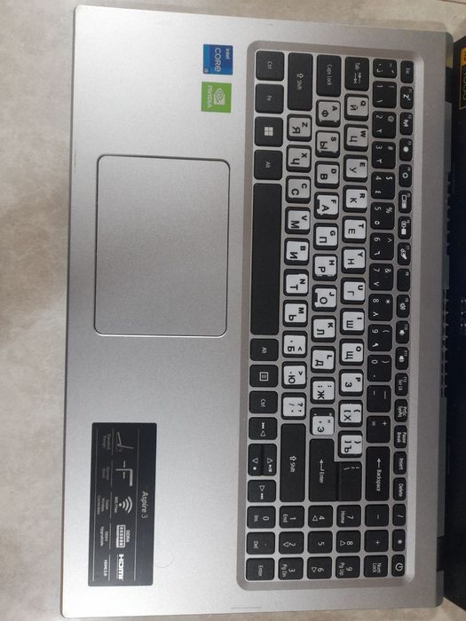 Acer aspire 3 
Entel core i5 11 pakaleniya