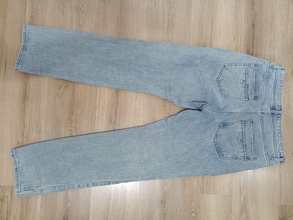 Продам мужские джинсы