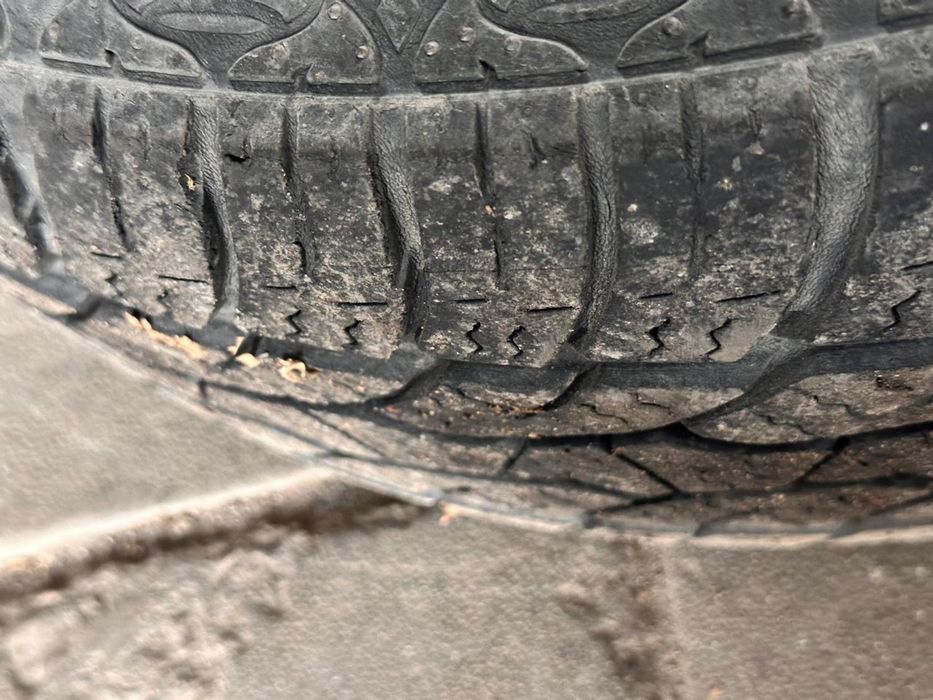 Продам резину Maxxis 235/60/R16