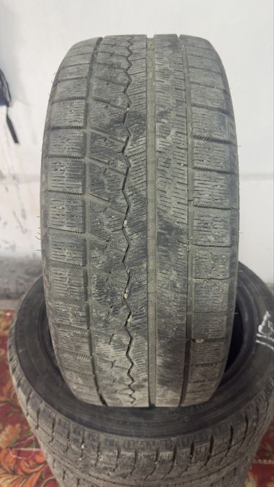 Продам зимние шины 235/45/18
