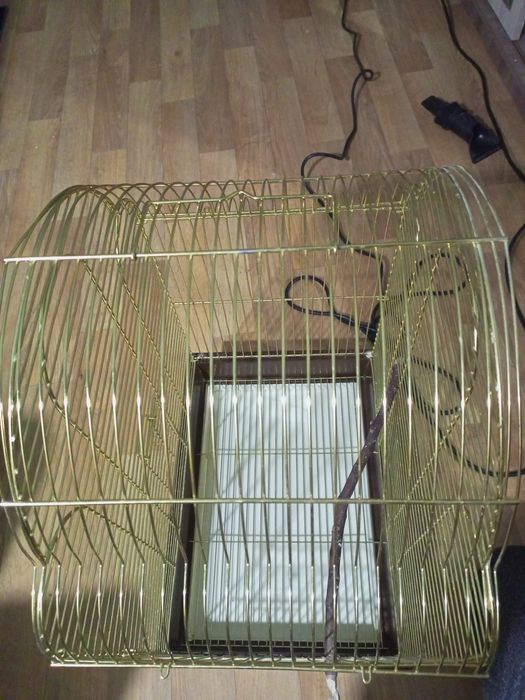 Продаеца клетка для попугаев
