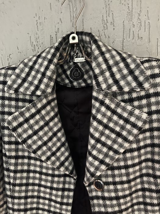 Тёплый пиджак продаётся