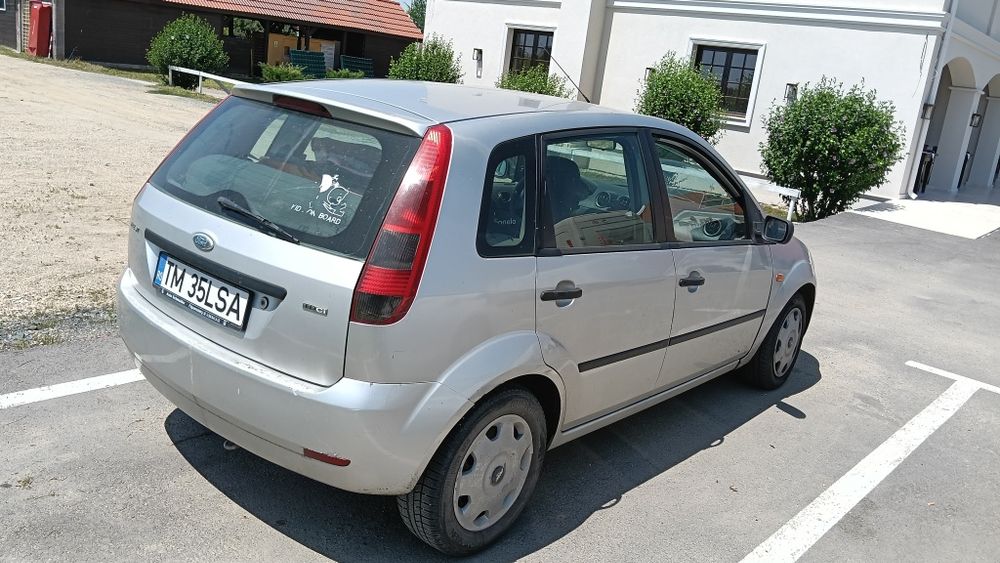 Vând Ford Fiesta