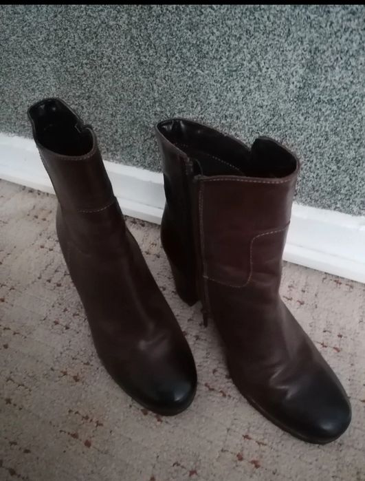 Botine maro din piele