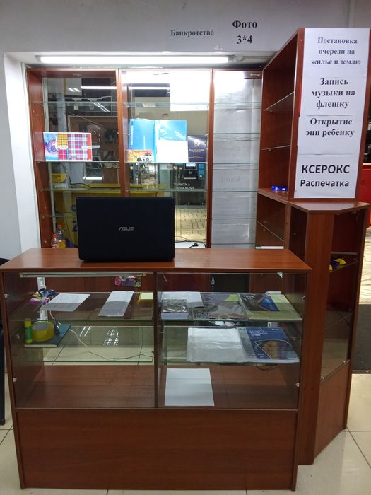 Витрина стекло, дерево, в рассрочку