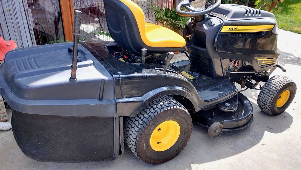 tractoras tuns iarba gazon 2 cilindri 2200euro