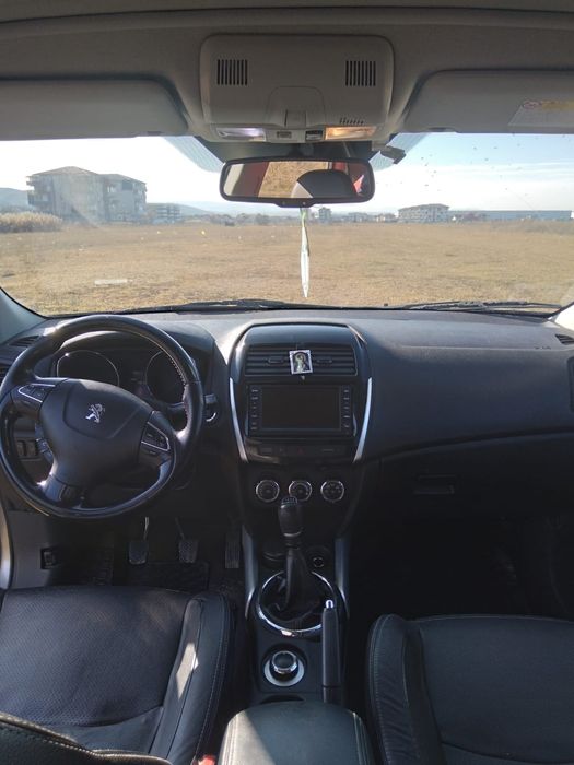 Vând Peugeot 4008