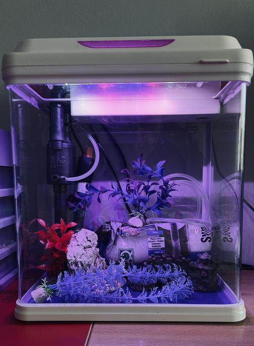 Компактен аквариум 17литра  в отлично състояние