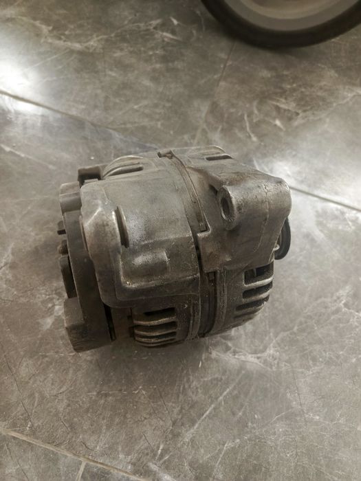 Продается генератор от опель омега б 2.6