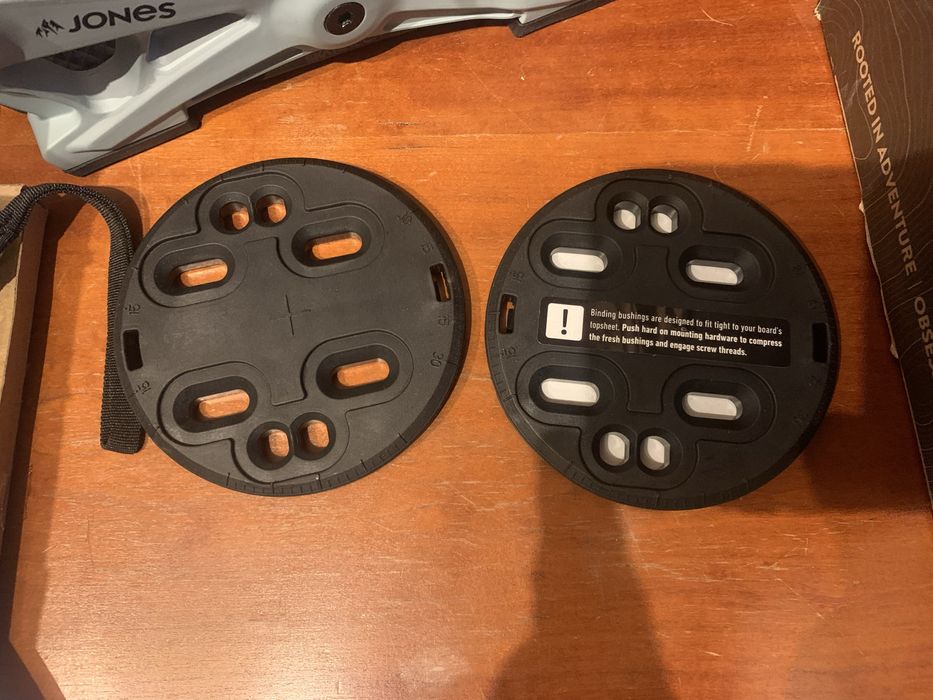 Legaturi snowboard noi Jones Meteorite M
