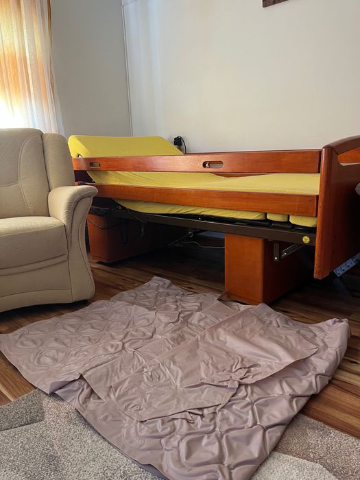 Pat electric tip spital pentru îngrijire batrani