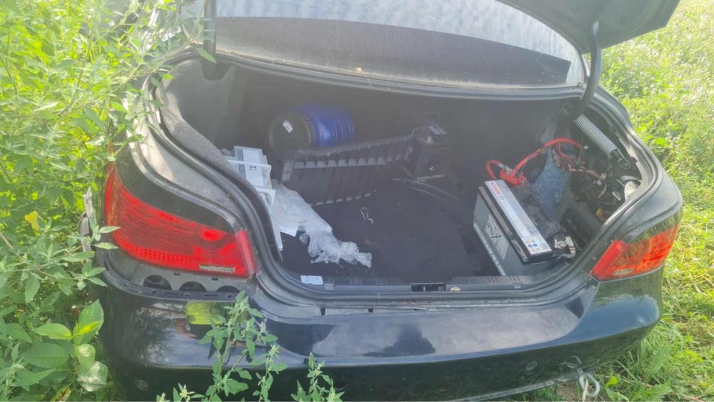 Vand bmw e60 2,5 lpentru piese