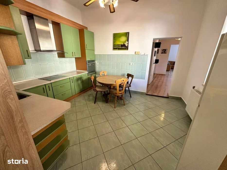 Apartament central cu 3 camere de închiriat — fotografia 3
