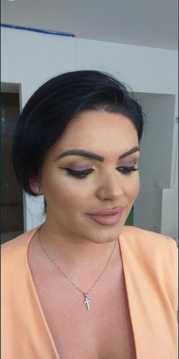 Orice tip de make-up cu gene incluse-150 Ron , la domiciliu sau salon!