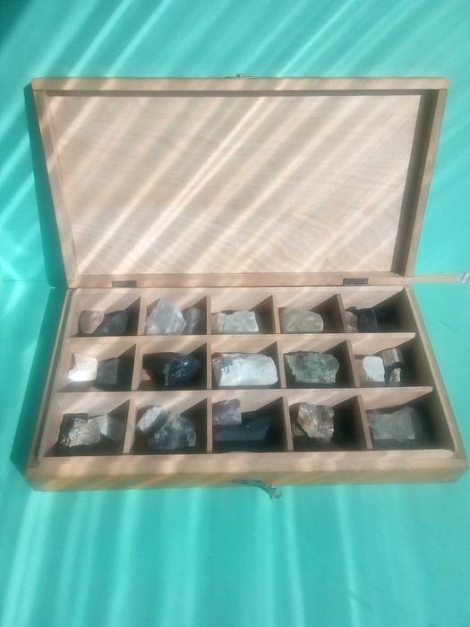 Сбирка,Учебна,Геоложка,Скални,Породи