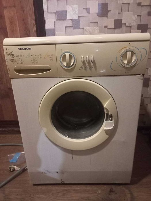 Стиральная машина на запчасти (TAURUS)
