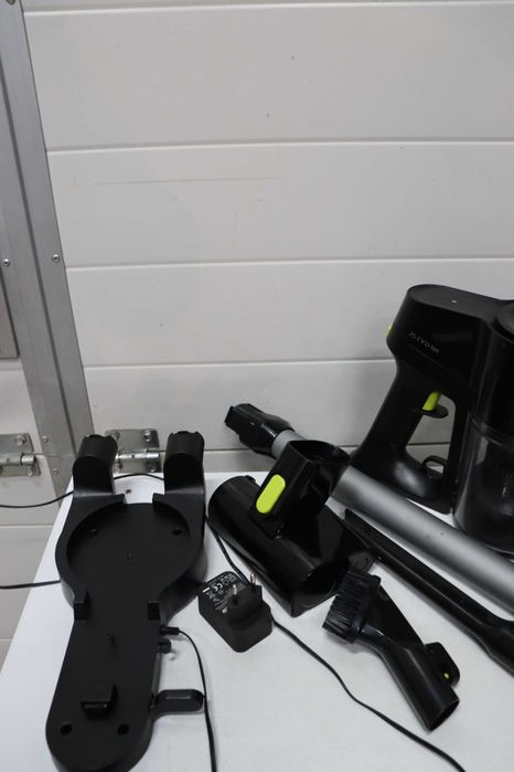 Безжична прахосмукачка Beko Vega VRT51225VB, черна, 150 W, 0,6 литра