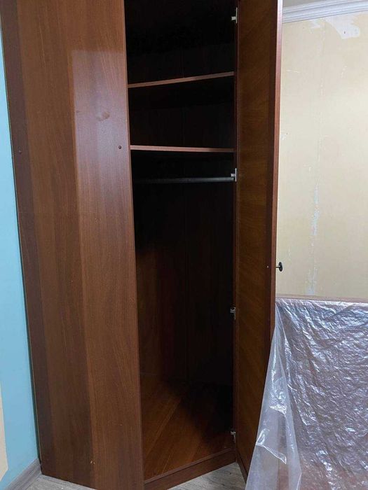 Продам угловой Шкаф