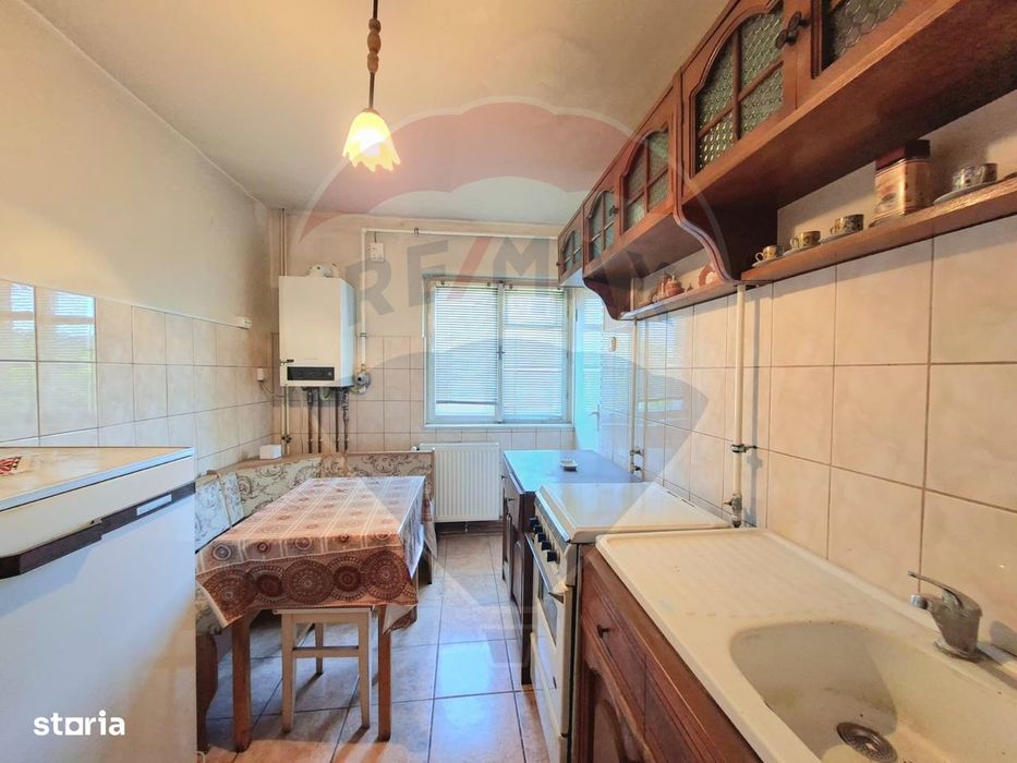 Zona 300, 3 camere, etaj 2, trei balcoane, fără comision !