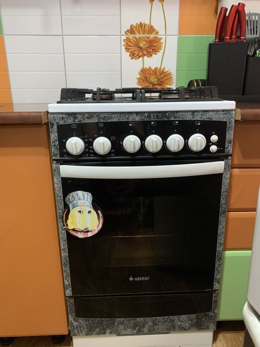 Продам газ плиту