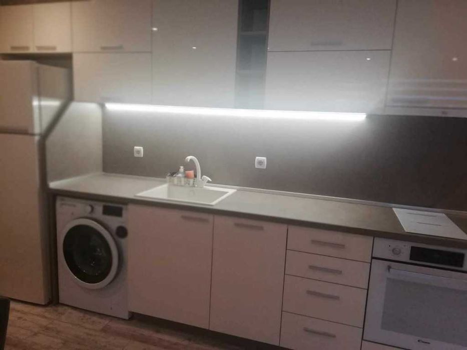 Дава се под наем Тристаен апартамент в Габрово, Център - 70 кв.м за 378.93 € - Снимка #2