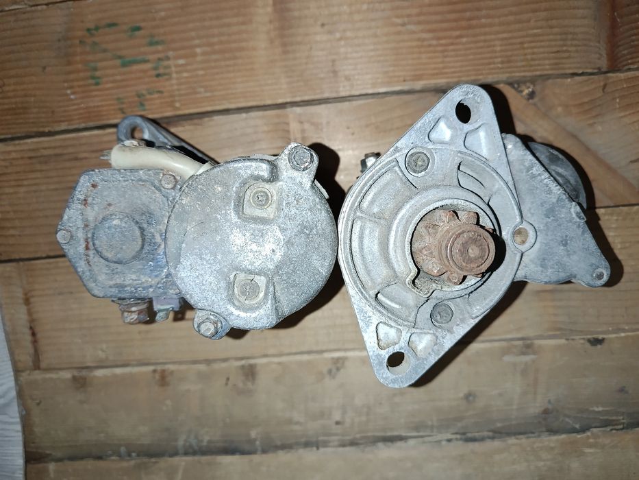 Продам два стартера
