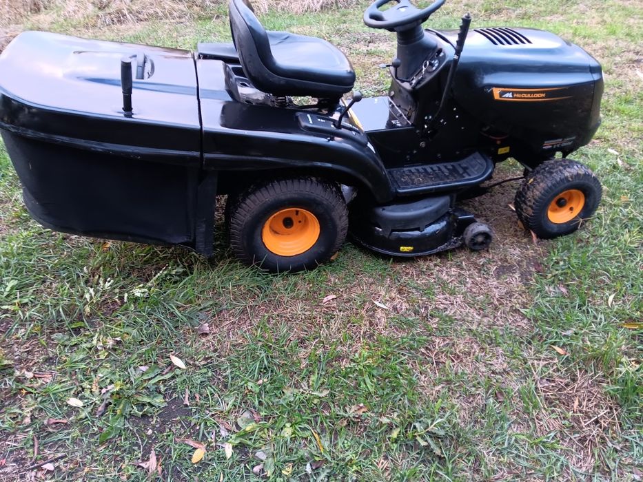 Tractoras  de taiat  iarbă și gazon profesiosional Mcculloch la fel ca si Husvarna