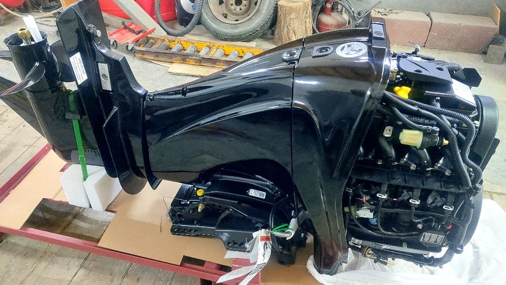 Водный транспорт продам двигатель новый