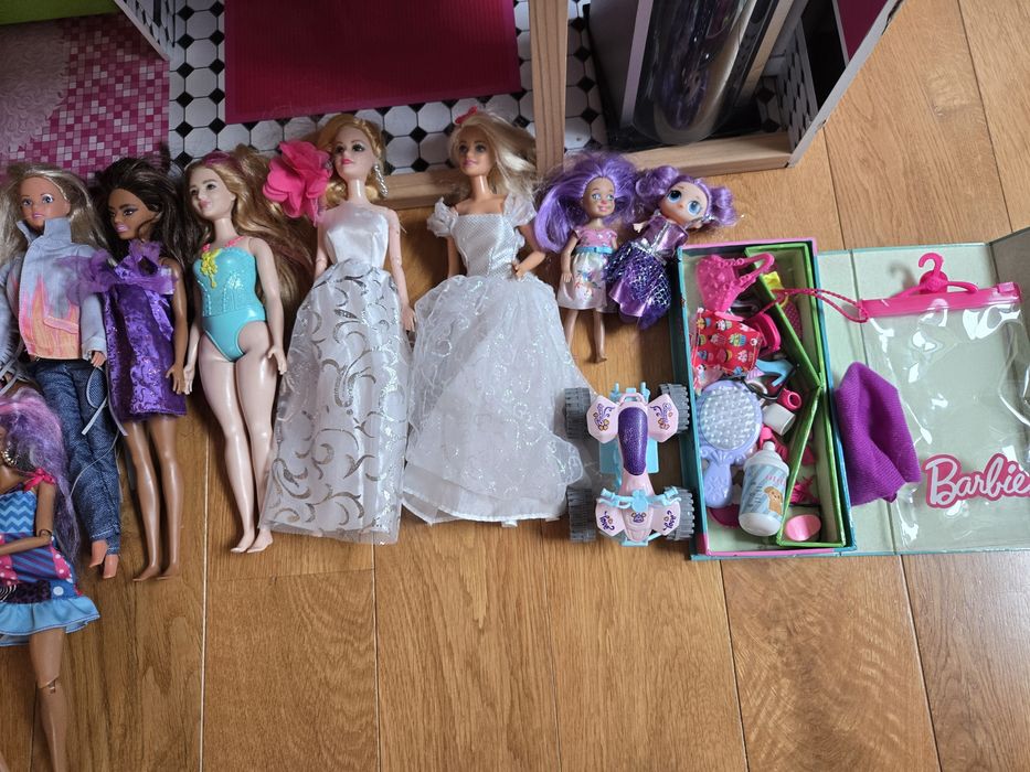 Голяма дървена къща за кукли и барбита