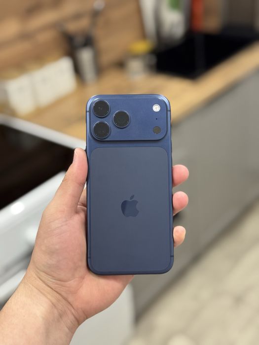 iPhone 17 Pro Max / 256Gb / 100% / практически новый