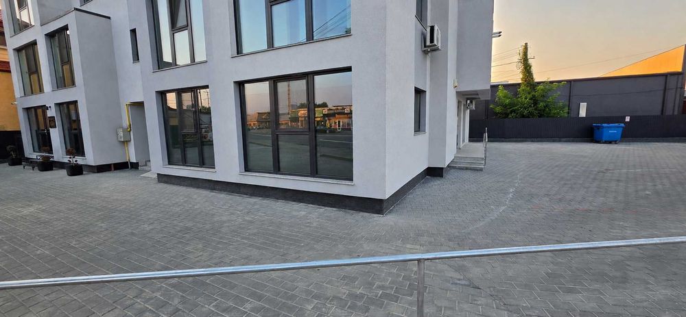 Spatiu comercial de închiriat într-o zona cu trafic intens (In Serbanesti la sensul giratoriu).